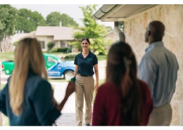 Housemaster professional arriving at front door with people.