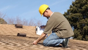 Albany Saratoga home inspector checking roof.