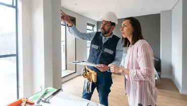 HouseMaster Inspector explaining client about the property.